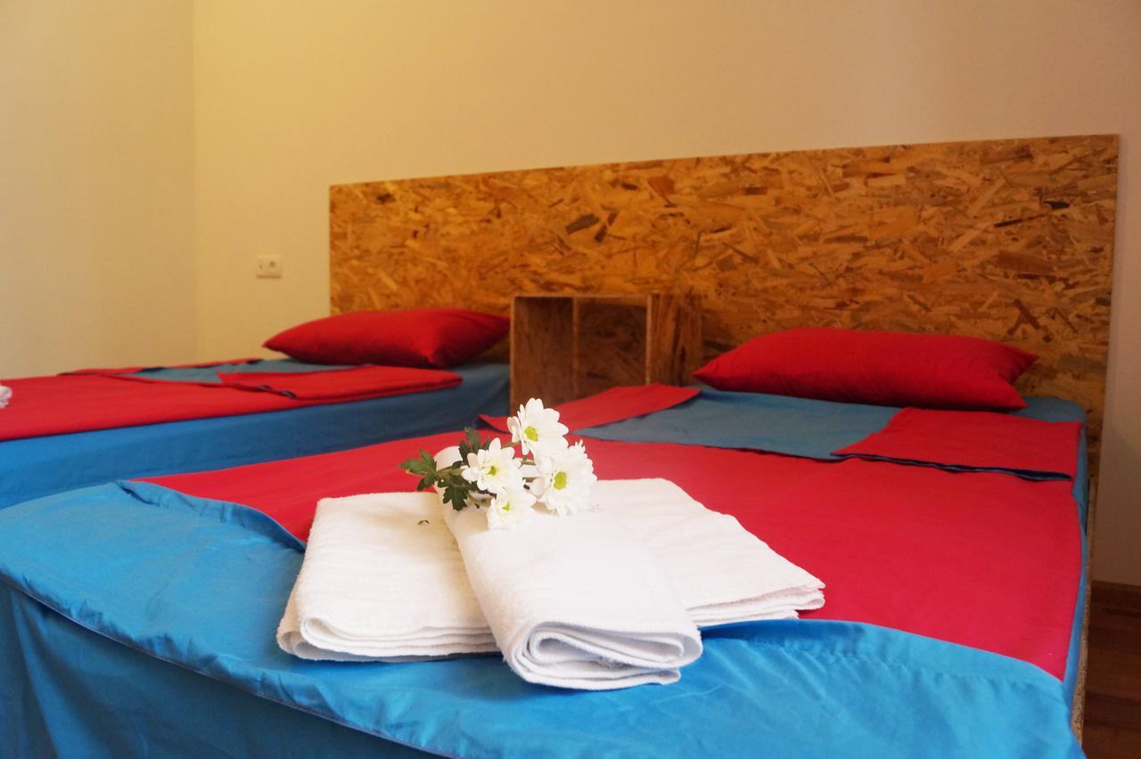 Shat Lav Hostel Yerevan Bagian luar foto