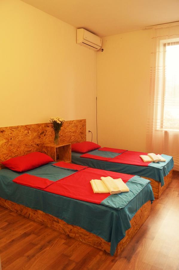 Shat Lav Hostel Yerevan Bagian luar foto