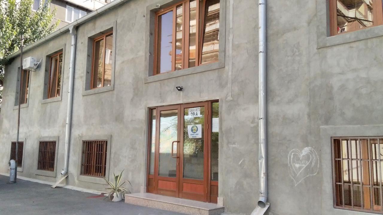 Shat Lav Hostel Yerevan Bagian luar foto