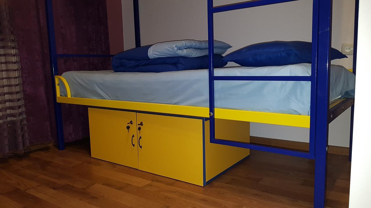 Shat Lav Hostel Yerevan Bagian luar foto