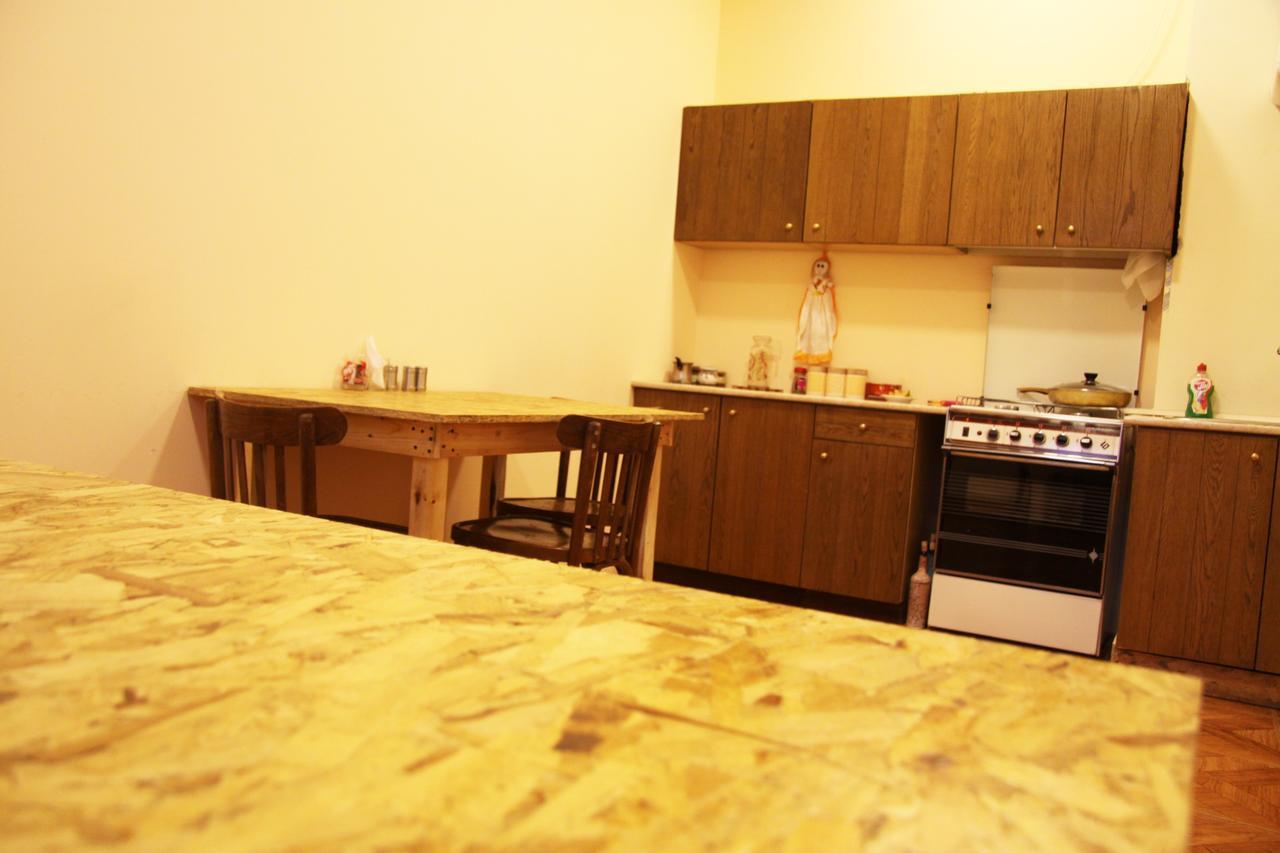 Shat Lav Hostel Yerevan Bagian luar foto