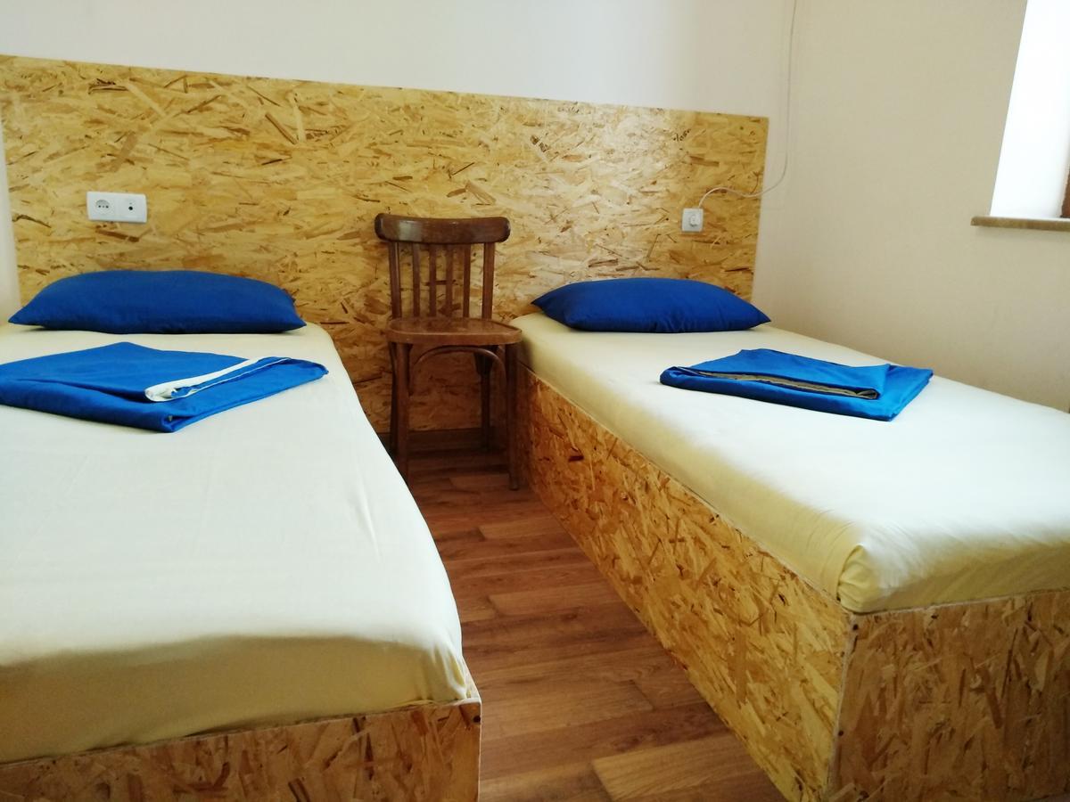 Shat Lav Hostel Yerevan Bagian luar foto