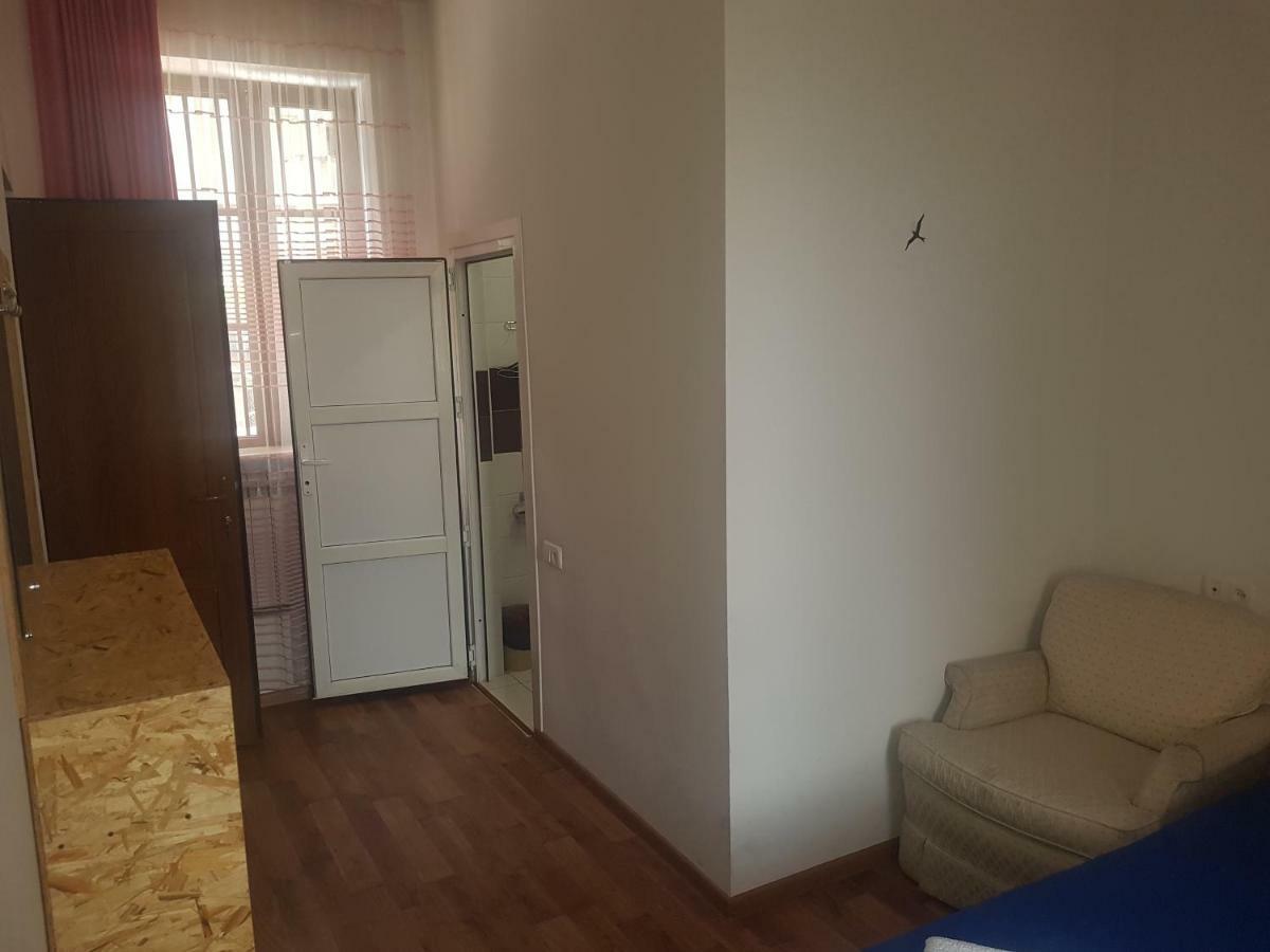 Shat Lav Hostel Yerevan Bagian luar foto