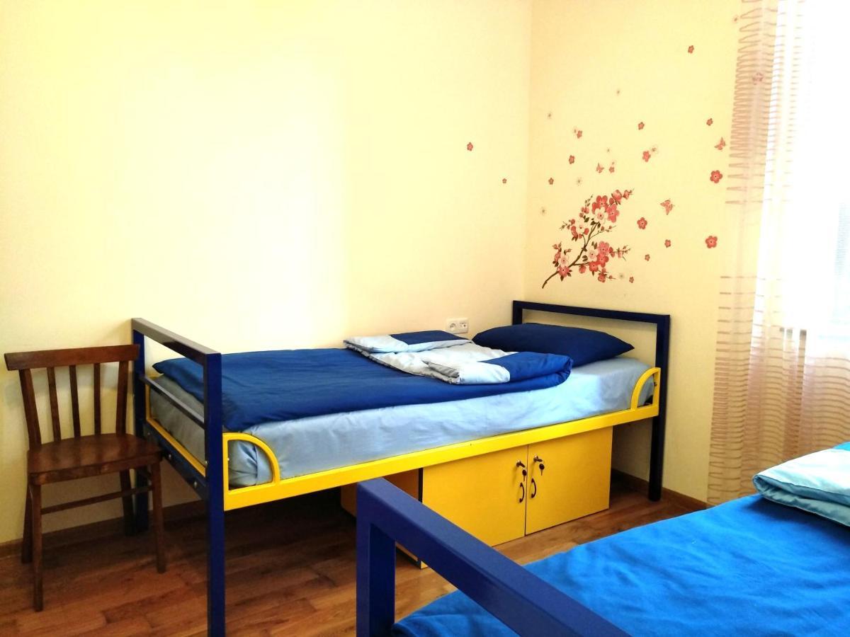 Shat Lav Hostel Yerevan Bagian luar foto